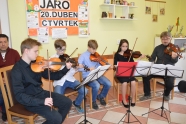 Sponzorům zahrálo smyčcové kvarteto litoměřické ZUŠ.JPG